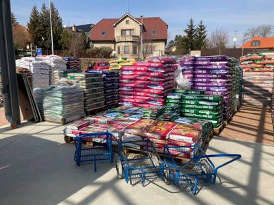 Venkovní expozice zahradního nábytku a dekorací